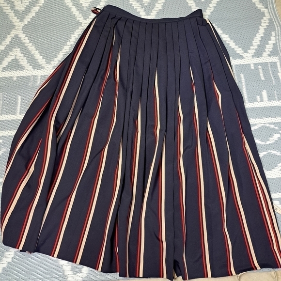 CLUB Monaco Aldoh Pleated Midi Skirt - Picture 6 of 9